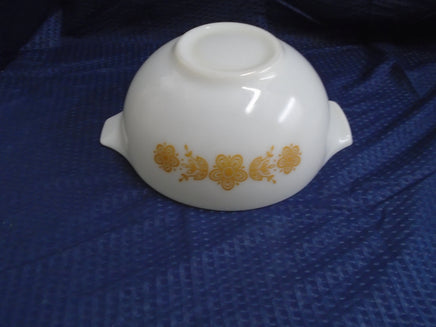 Vintage Pyrex Butterfly Gold Cinderella Bowl 2.5 Qt. #443 | Ozzy's Antiques, Collectibles & More