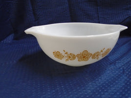 Vintage Pyrex Butterfly Gold Cinderella Bowl 2.5 Qt. #443 | Ozzy's Antiques, Collectibles & More
