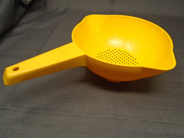 Vintage 70's Tupperware 1qt. Bright Yellow Colander Strainer Double Pour Sides | Ozzy's Antiques, Collectibles & More