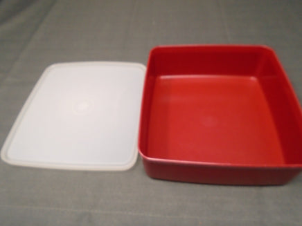 Vintage 80's Tupperware Square Snack/ Sandwich Keeper | Ozzy's Antiques, Collectibles & More