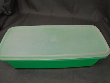 Vintage 80's Tupperware Oblong Celery/Veggie/Crisper Keeper W/Lid & Grate | Ozzy's Antiques, Collectibles & More