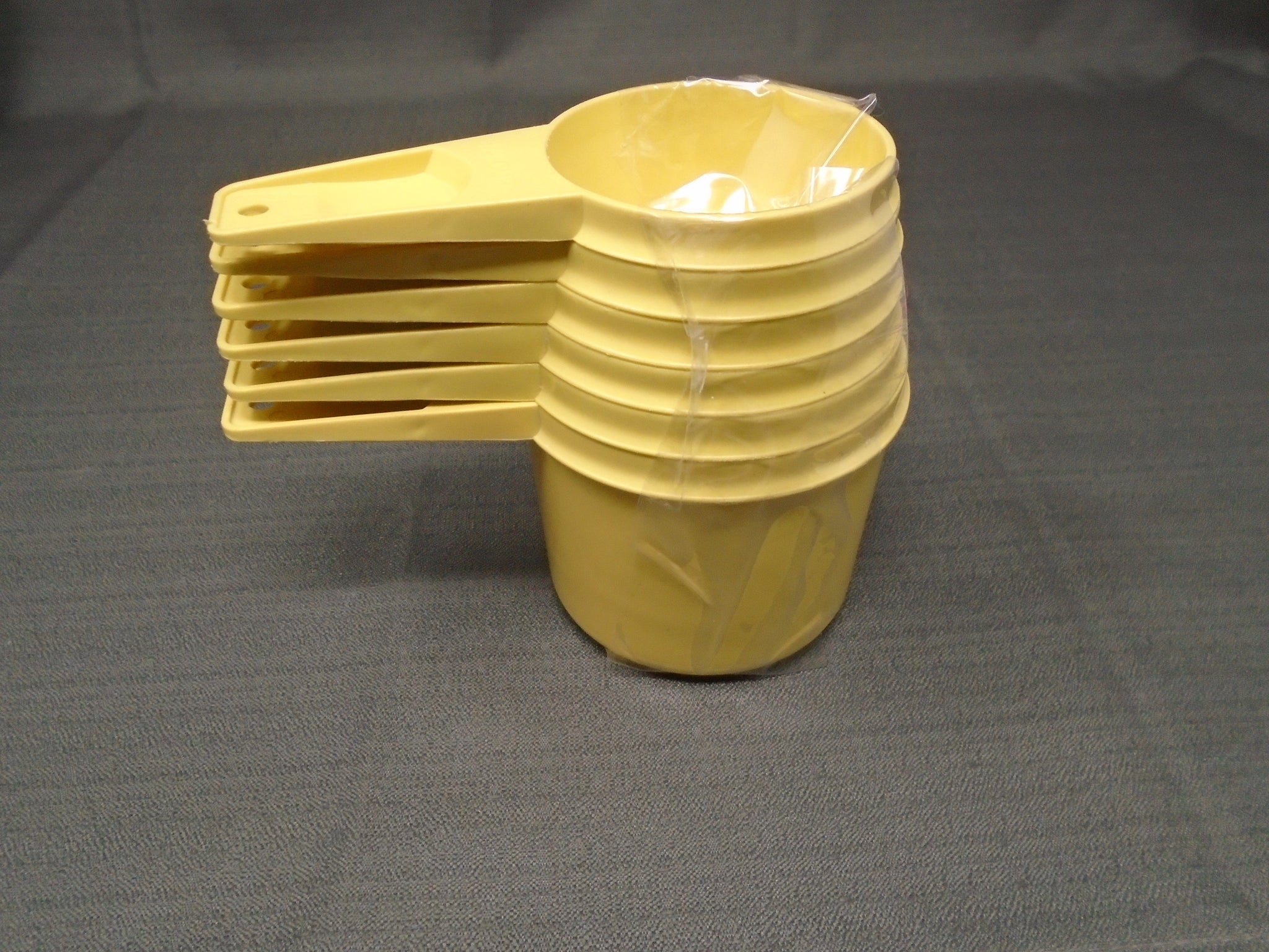 tupperware measuring cups from