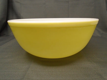 Rare Vintage Pyrex Primary Yellow 4qt. Mixing Bowl #404 | Ozzy's Antiques, Collectibles & More