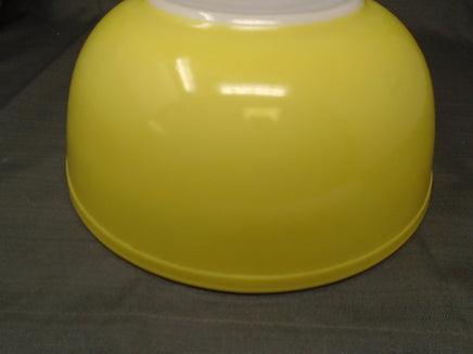 Rare Vintage Pyrex Primary Yellow 4qt. Mixing Bowl #404 | Ozzy's Antiques, Collectibles & More