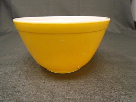 Vintage 60's Yellow Pyrex Nestin/Mixing Bowl-1.5pt - #401 | Ozzy's Antiques, Collectibles & More