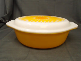 Vintage 70's Pyrex Daisy Yellow Sunflower Casserole Dish -2 1/2 Qt-#045 | Ozzy's Antiques, Collectibles & More