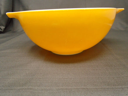 Vintage 60's Pyrex Bright Yellow Cinderella Mixing Bowl-2Qt-#443 | Ozzy's Antiques, Collectibles & More