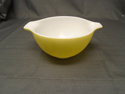 Vintage 70's Pyrex Verde Cinderella Mixing Bowl 1.5 Qt-#441 | Ozzy's Antiques, Collectibles & More