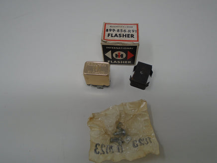 International Harvester Farmall 6 VOH Signal Flasher #899856R91 | Ozzy's Antiques, Collectibles & More